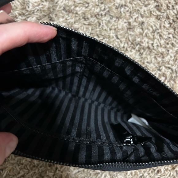 ⭐️5/$15 NWT Victoria's Secret rhinestone shiny black hand bag clutch wristlet - Picture 4 of 4